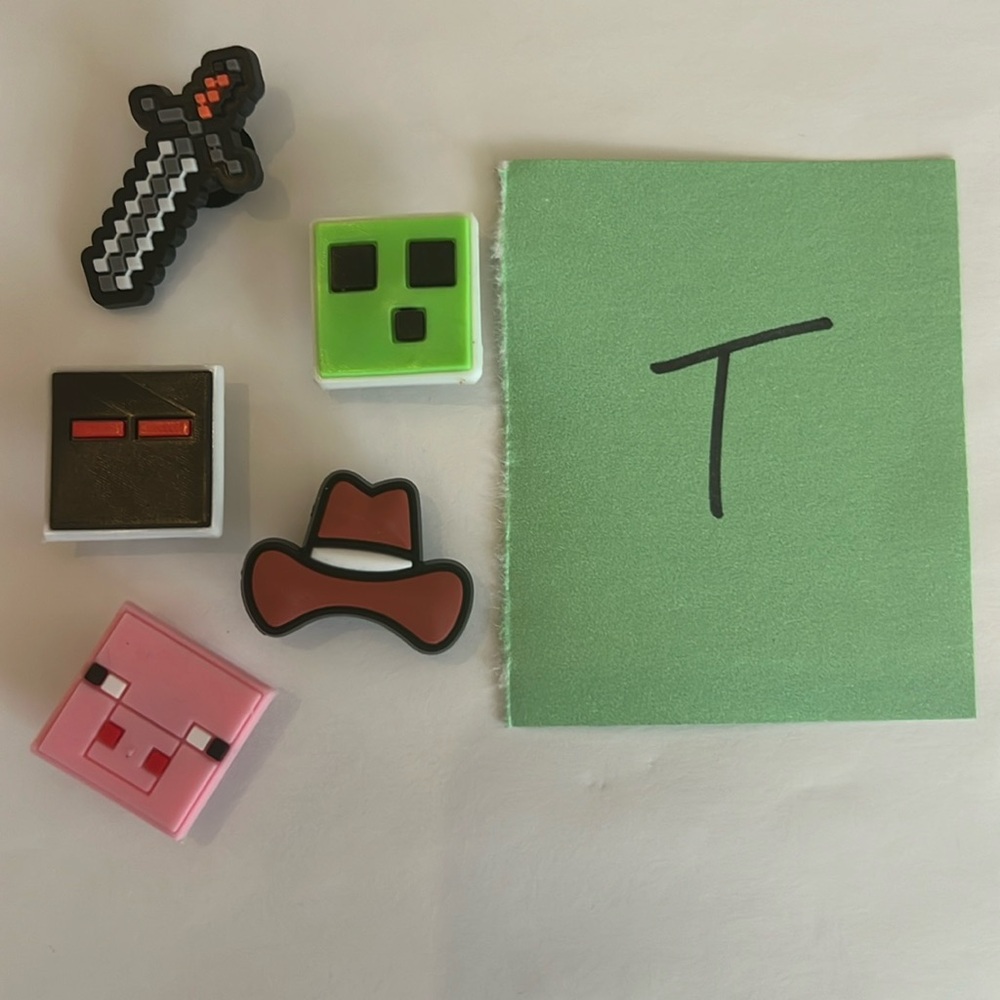 5 Croc charms NEW Minecraft - T